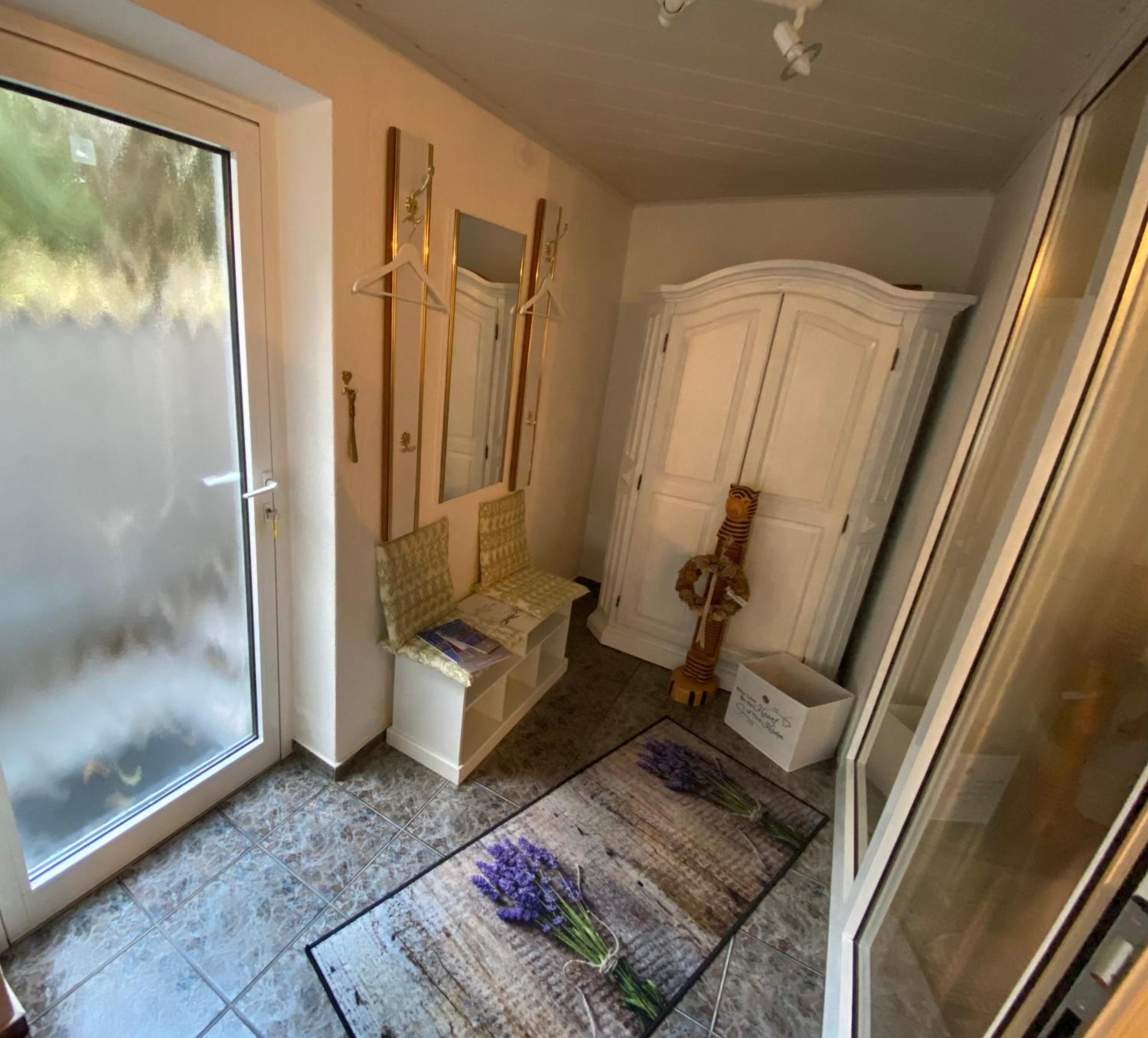 Grosse Helle Wohnung Am Wald In Bad Saarow Nahe Gruenheide Und Berlin Souterrain Exterior photo